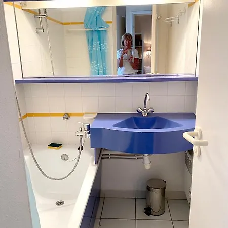 De 2 Avec Vue Sur La Piscine Partagee Et Terrasse Amenagee A Agay A 1 Km De La * Saint-Raphaël